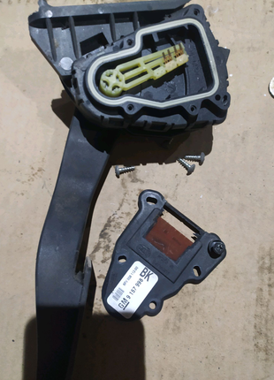 Опель астра н педаль газу