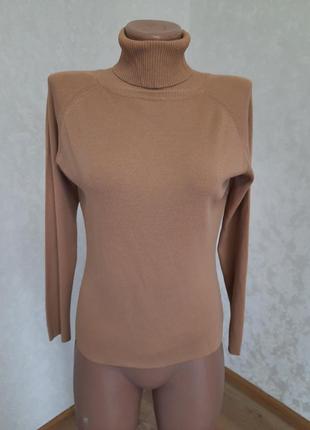 Базовый трикотажный гольф с шелком в рубчик