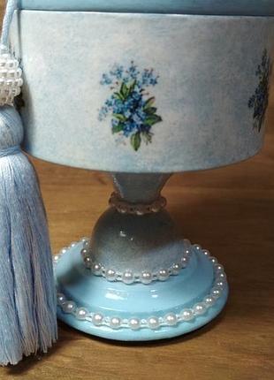 Небольшая круглая шкатулка