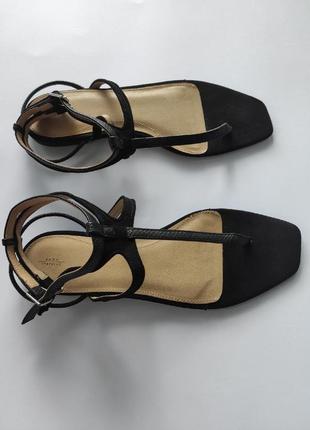Черные замшевые босоножки сандалии с квадратным носком мысом на низком каблуке ходу zara1 фото
