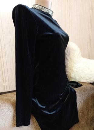 Изысканое бархатное велюровое платье с вырезом на спине3 фото