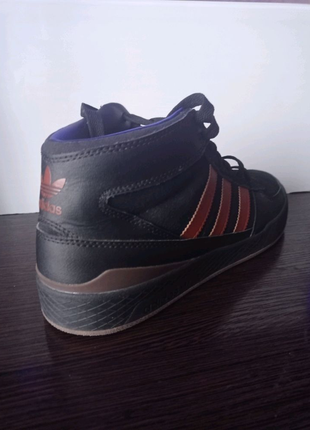 Кросівки adidas 39-40 розмір (осінь/весна )5 фото