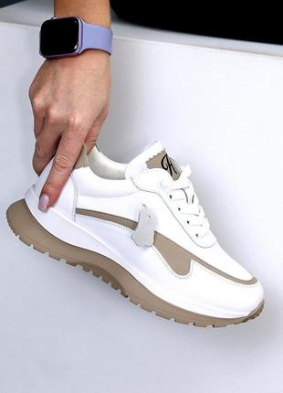 Натуральні шкіряні білі кросівки з бежевими вставками2 фото