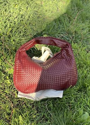 Сумка хобо. сумка шоппер плетеная. бордовая сумка тренд 2024. плетеный шоппер2 фото