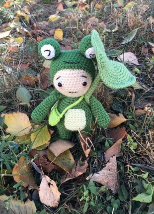 Кукла малыш в костюме лягушки