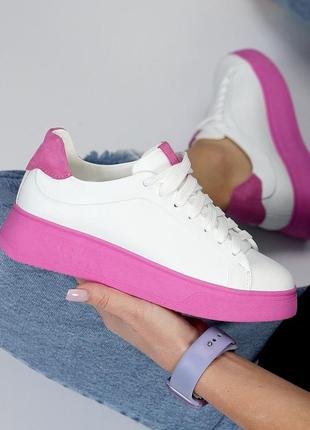 Натуральные кожаные белые кеды - кроссовки на подошве цвета фуксии3 фото