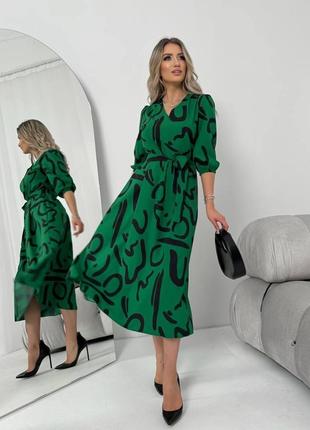 Зеленое миди платье с поясом