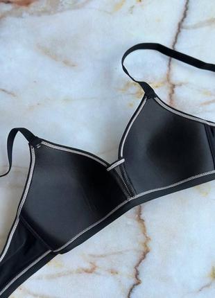 Базовий бюстгальтер спортивного типу на чашку в