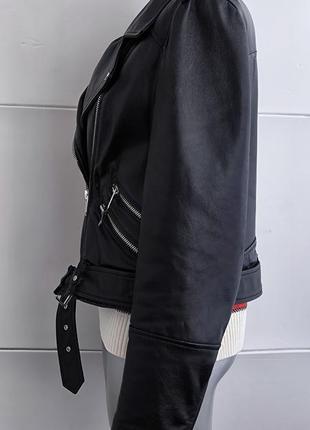 Шкіряна куртка- косуха zara із натуральної шкіри чорного кольору2 фото