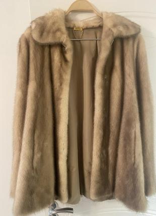 Норочный женский полу-шубок