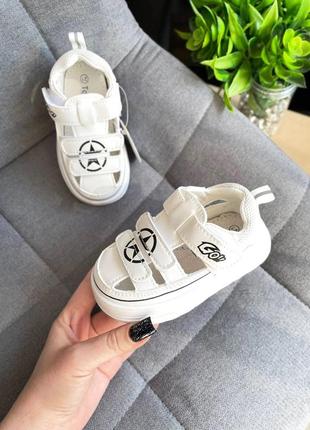 Босоніжки для хлопчиків та дівчаток