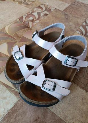 Босоніжки ортопедичні birkenstock для дівчинки шкіряні літні сандалі взуття