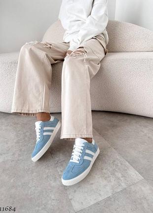Натуральні шкіряні та замшеві блакитні кеди - кросівки з білими вставками9 фото