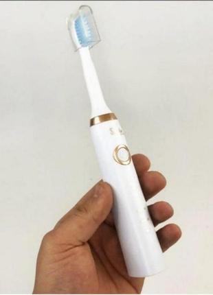 Электрическая аккумуляторная зубная щетка с насадками3 фото