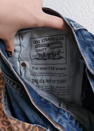 Актуальные джинсовые шорты с леопардовым карманом levis7 фото