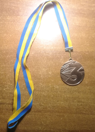 Продам медаль за 3 место (украина)1 фото