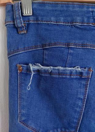 Базовые джинсы скинни с потертостями5 фото