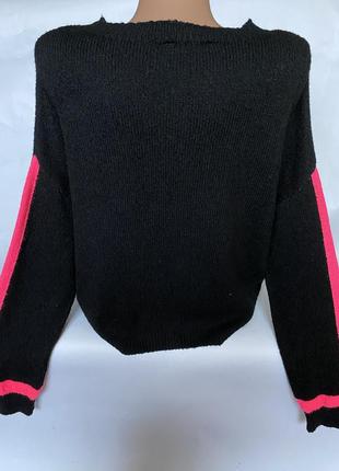 Стильный свитер с яркими вставками2 фото
