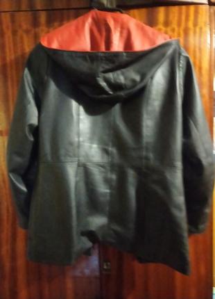 Куртка з капюшоном чорна з червоним, натуральна шкіра іспанія.3 фото