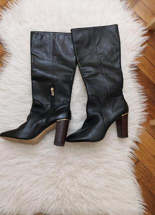 Чудові шкіряні чобітки banana republic