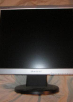 Lcd 17" (43.2 см) samsung 720n (r)