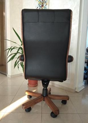 Нове шкіряне крісло для керівника, офісне, офісне крісло дір2 фото