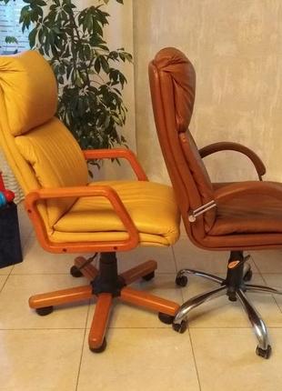 Компютерне шкіряне офісне крісло на коліщатках, обертове крісло2 фото