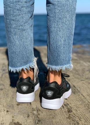 Жіночі кросівки adidas falcon8 фото