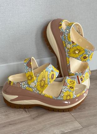 Босоніжки, шльопанці crocs mega crush retro floral sandal, 38, 397 фото