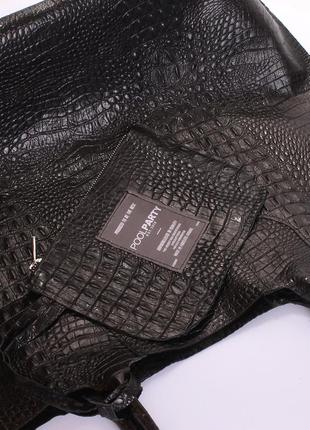 Женская кожаная сумка с тиснением под крокодила poolparty amphibia черная4 фото