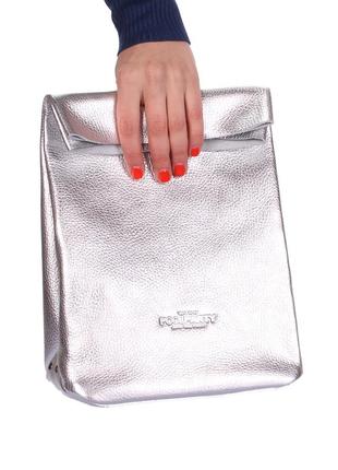 Кожаная сумка-клатч poolparty lunchbox серебряная3 фото