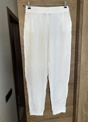 Білі легенькі штани terranova2 фото