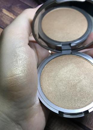 Тіні хайлайтер золотий the balm thebalm bonnie-lou manizer3 фото