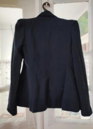 Великолепный черный блейзер/пиджак от zara приталенного кроя с выразительными деталями на плечах!)5 фото