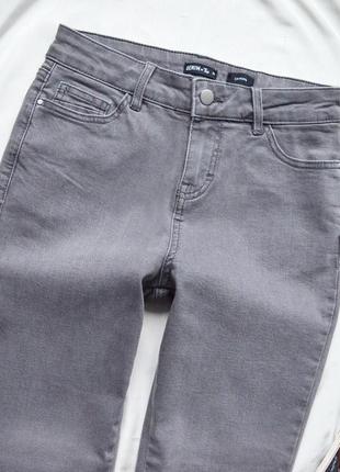 Красивые и качественные стрейчевые серые джинсы tu2 фото