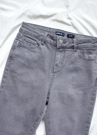 Красивые и качественные стрейчевые серые джинсы tu4 фото