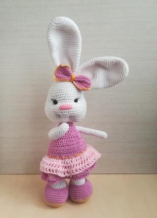 В′язана іграшка зайчик в рожевій сукні2 фото