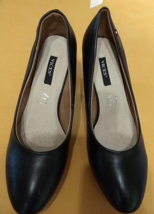 Базові класичні чорні туфлі 39-40р5 фото