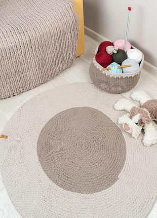 В'язаний килимок з натурального трикотажної пряжі