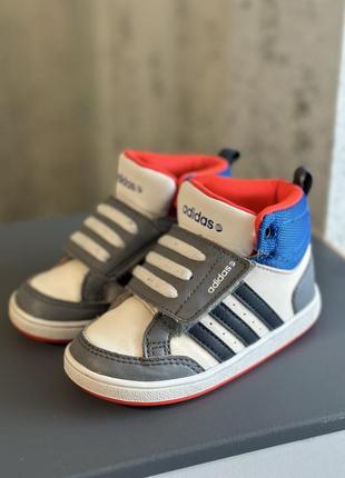 Кроссовки adidas