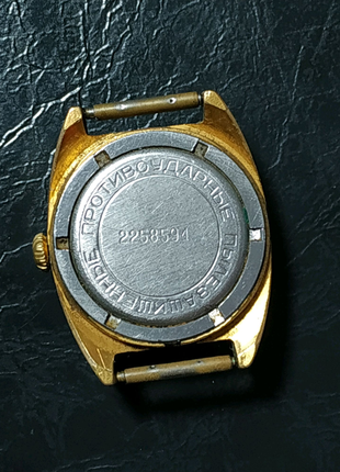 Позолочение годинник zaria,в хорошому стані.2 фото