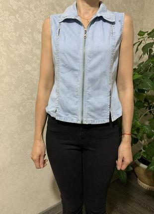 Джинсова безрукавка, жилетка
