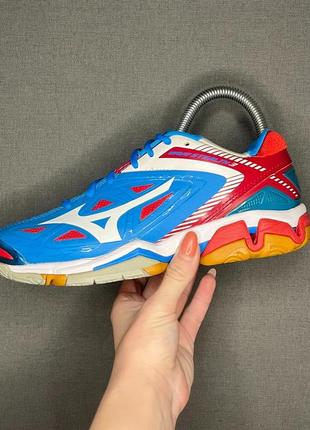 Кроссовки игровые mizuno 36,5 р