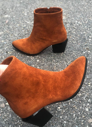 Ботильоны из натуральной рыжей замши на низком каблуке 6см