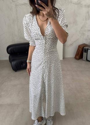 Сукня міді з принтом в горошок на гудзиках з вирізом в зоні декольте якісна стильна біла2 фото