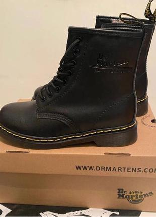 Жіночі зимові черевики dr. martens з хутром розпродаж