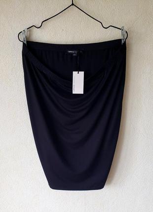 Натуральная черная базовая стречевая юбка карандаш на комфортной талии  capsule