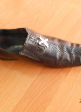 Чоловічі чорні туфлі з натуральної шкіри італія1 фото