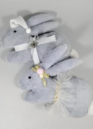 Різдвяні кролики новорічна ялинкова іграшка зайчик символ року 2023 кролик сірий заєць іграшка6 фото