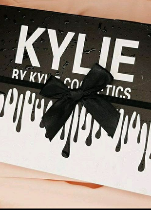 Подарунок набір матових помад kylie